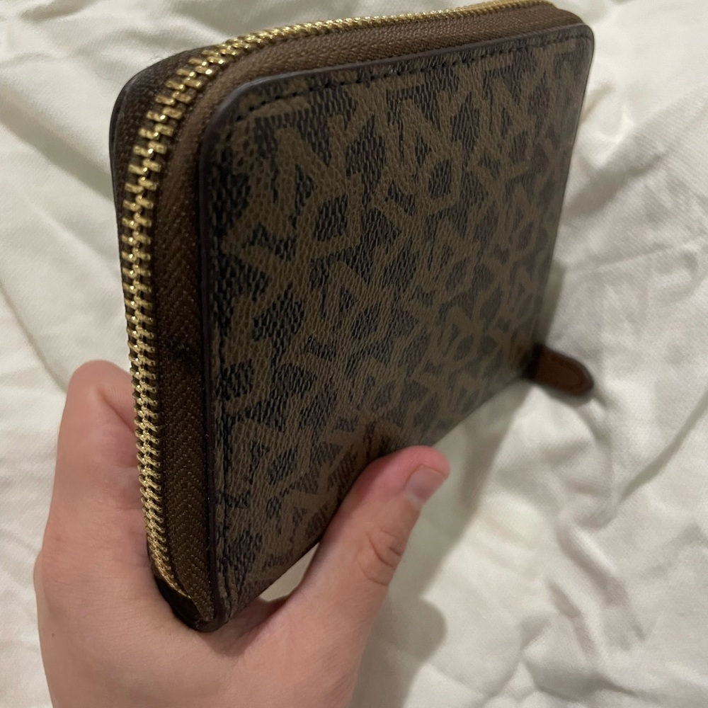 DKNY Small Bryant Brown Monogram Zip-Around Leather Wallet - Picture 5 of 8